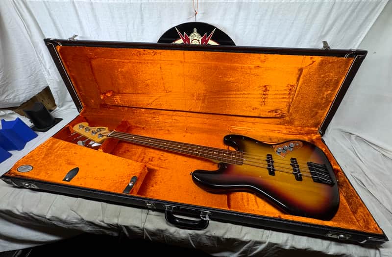 Fender Jaco Pastorius Jazz Bass Fretless 4-string J-Bass with Case 2005 - 3-Color Sunburst / Pau Ferro fingerboard image 1