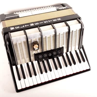 Immagine Top German Made Accordion Weltmeister Amigo 80 bass,8 sw.+Original Case+Straps~Akkordeon~Fisarmonica - 6