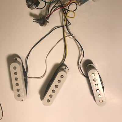 DIY Stratocaster Loaded Pickguard SSS Assembly Kit!! FENDER SQUIER image 3