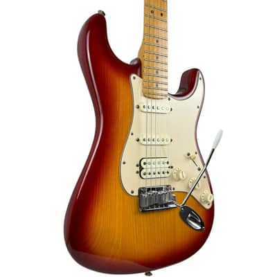 Fender American Deluxe Stratocaster 2005 - Cherry Sunburst image 2