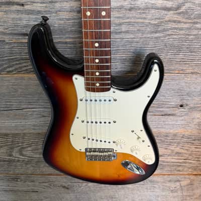 Used Fender MIM Classic Player 60s Stratocaster - 3 Tone Sunburst image 2