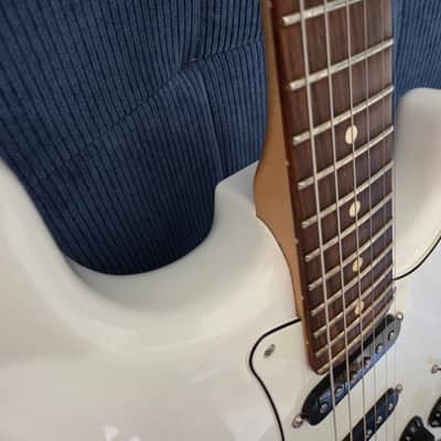Fender Player Stratocaster with Pau Ferro Fretboard 2018 - 2024 - Polar White image 10