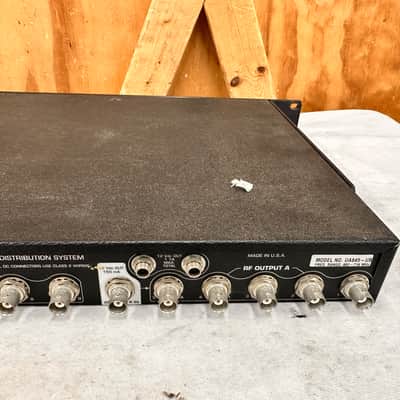 Shure UA845-UB UHF Antenna Distribution System - 692-716 MHz - Working image 9