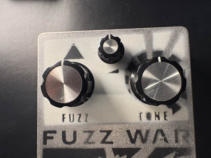Death By Audio Fuzz War