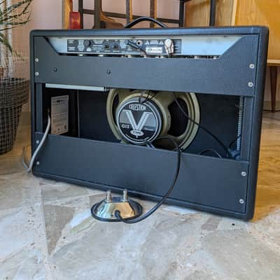 Fender '68 Custom Deluxe Reverb 2-Channel 22-Watt 1x12" Guitar Combo 2013 - Present - Black image 3