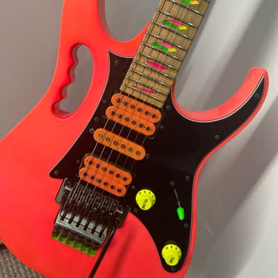 Ibanez JEM777-SK Steve Vai Signature with Edge Tremolo 1987 - 1989 - Shocking Pink image 3
