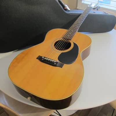Picador 000-18 Acoustic Guitar Near Perfect Condition with Hard Shell Case Circa-1970s-Natural image 4