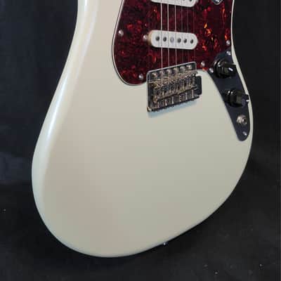 Squier Paranormal Cyclone, Laurel Fingerboard, Tortoiseshell Pickguard, Pearl White image 3