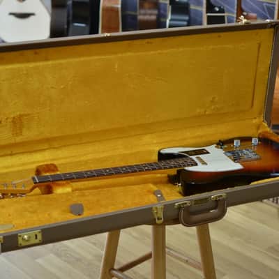 Fender American Vintage II 1963 Telecaster 3 Colour Sunburst w/ Vintage-Style Brown Case B Stock image 10