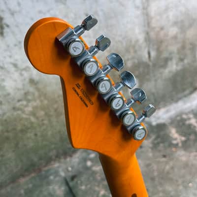American Ultra Stratocaster - Arctic Pearl with Rosewood Fretboard - MINT image 5