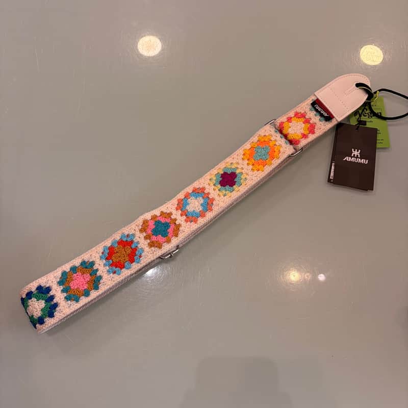 AMUMU Vegan Guitar Straps - Vintage Crochet Knit Pattern in Cream image 1