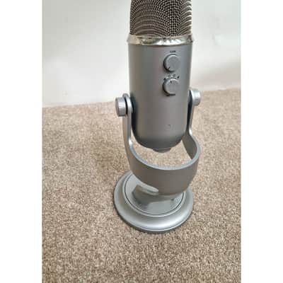 Blue Yeti - USB Microphone - Silver - Excellent image 4