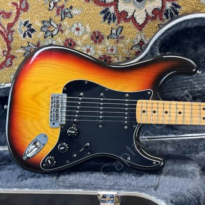 1977 Fender - Stratocaster - Sunburst - ID 5971 image 1