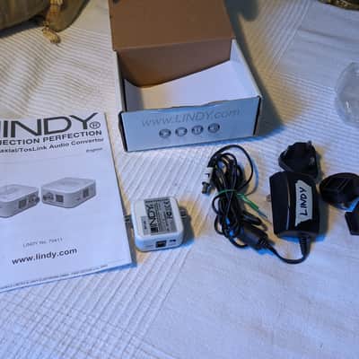 Lindy Coaxial / Optical Audio Converter 2010s - White image 1