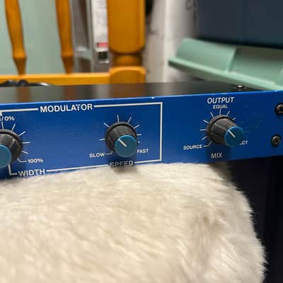 DeltaLab Effectron ADM 1020 Digital Delay 1980s - Blue image 2