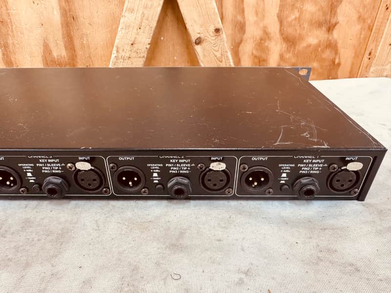 DBX 1074 Quad Gate - 4 Channel Noise Gate USA MADE - Working - PLEASE READ image 1