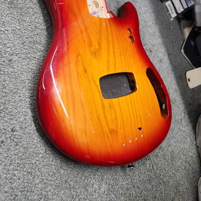 Fender Dimensions 5 bass body - Sunburst image 2