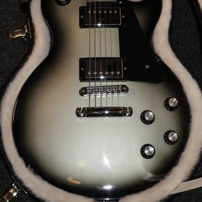 Gibson Les Paul Studio Silver Burst electric guitar with hard shell Gibson case used 2009 image 4