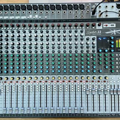 Soundcraft Signature 22 MTK 22-Channel Analog Mixer with Bi-directional USB routing and Effects - Black image 1
