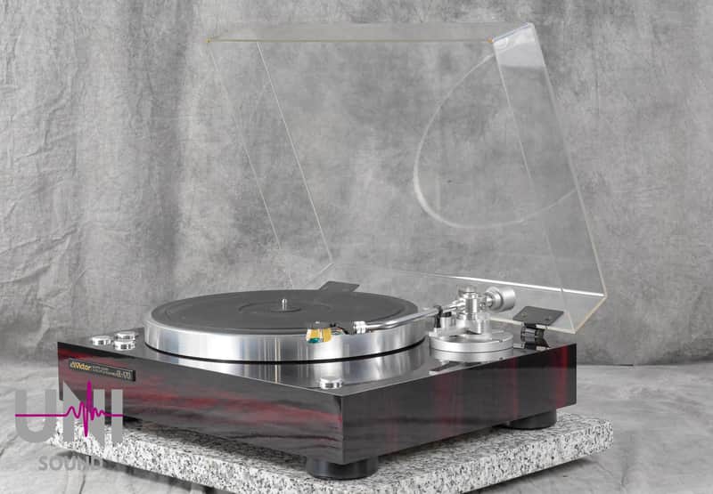 Victor QL-A70 Auto-Lift Stereo Record Player in Very Good Condition