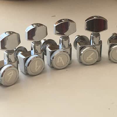 6 LEFTY Genuine Fender CHROME LOCKING Tuners Inline 2 Pin F Logo Machines Staggered NOS Left Hand Two-Pin Mount image 8