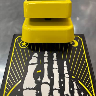 Dunlop KH95Y Kirk Hammett Signature Cry Baby Wah 2024 - Present - Yellow image 6