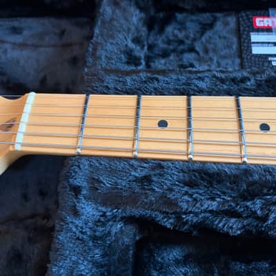 2002 Fender Highway One Stratocaster with Maple Fretboard - Crimson Red Transparent image 3