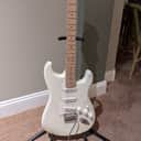 Squier Deluxe Stratocaster 2007 - 2018 Pearl White Metallic