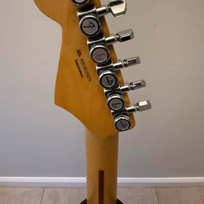 Fender Player Stratocaster with Pau Ferro Fretboard 2018 - Present - 3-Color Sunburst image 6