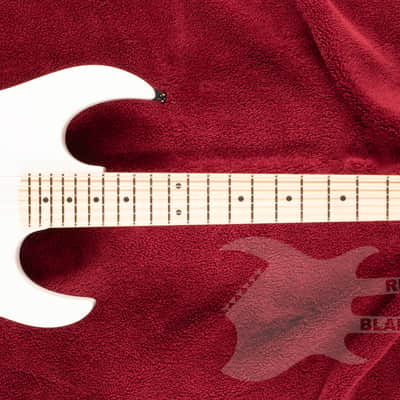 B.C. Rich Gunslinger Retro II with Floyd Rose - White image 2