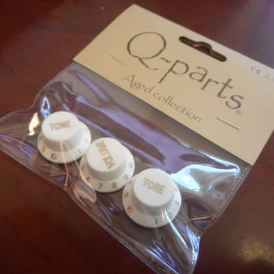 Q-Parts Aged Collection Original Series Strat Knob Set - AGED WHITE