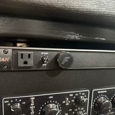 Furman PL-8 C E Power Conditioner - Black image 2