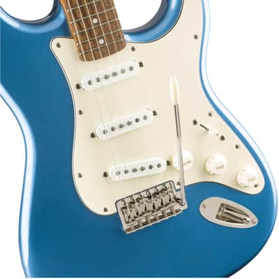 Squier Classic Vibe '60s Stratocaster Electric Guitar, Laurel Fingerboard, Lake Placid Blue image 4