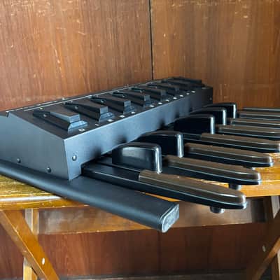 Roland PK-5 13-note Dynamic MIDI Foot Pedal w/ power supply image 4