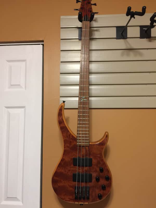 Peavey Cirrus BXP 4-String Bass Guitar | Reverb Canada