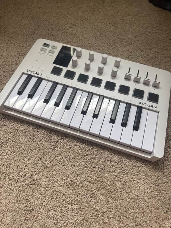 Arturia MiniLab MKIII 25-Key MIDI Controller 2022 - Present - White image 1