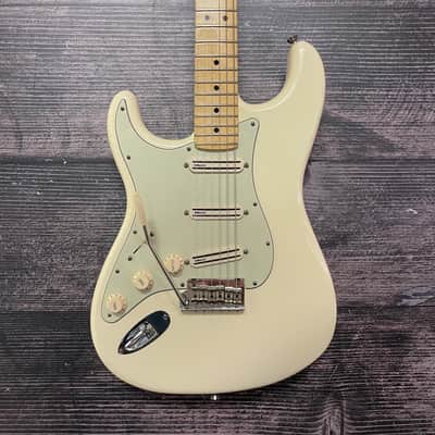Left-Handed Fender American Standard Stratocaster with Maple Fretboard 2008 - 2016 - Olympic White image 1