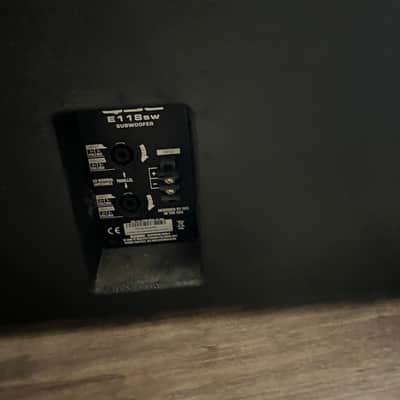 QSC E118sw 800-Watt 18" Passive Subwoofer 2010s - Black image 3