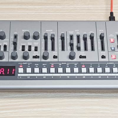 Roland JX-08 Boutique Digital Synthesizer Sound Module With 25 Degree Angled Mounting Stands