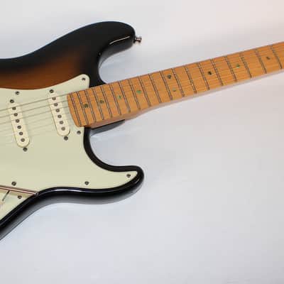 2005 Fender US Stratocaster Deluxe • 2005 • Tobacco Sunburst • Excellent Original Condition • Original Tweed Case image 2