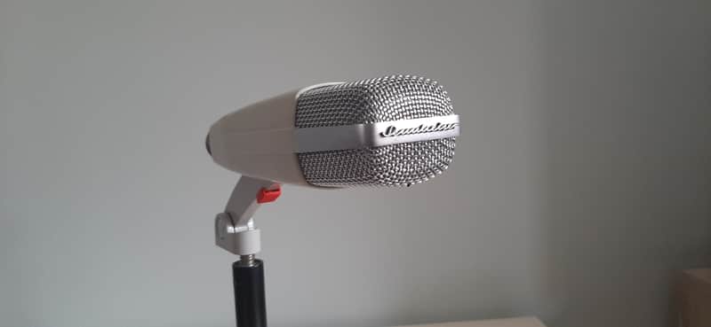 Sennheiser MD 421-2 Cardioid Dynamic Microphone | Reverb Canada