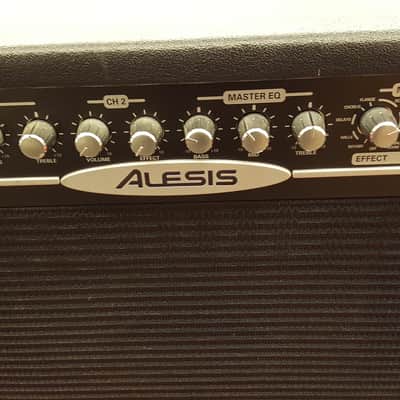 Alesis Sumo 100 Keyboard Amp with Digital Effects image 2