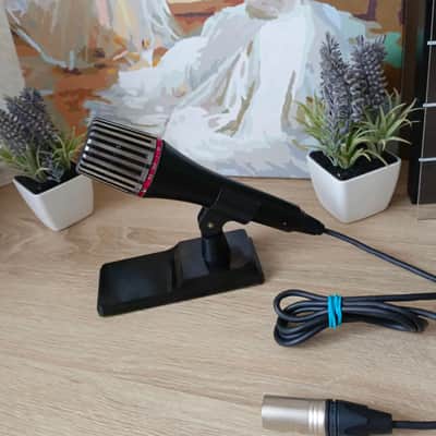 Lomo MD-300 dynamic microphne with XLR image 1