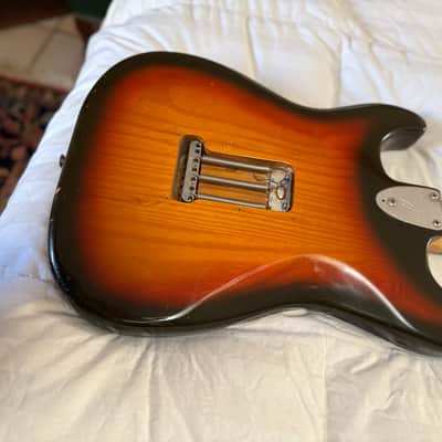 Fender Stratocaster with 3-Bolt Neck, Rosewood Fretboard 1971 - 1977 - Sunburst image 14
