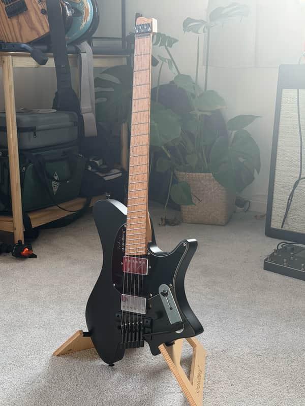 Strandberg Sälen Classic 6 Tremolo Black + Gigbag + Collapsible Guitar Stand