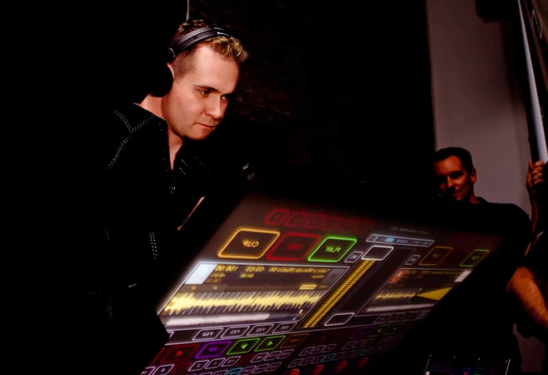 Emulator dj image 1