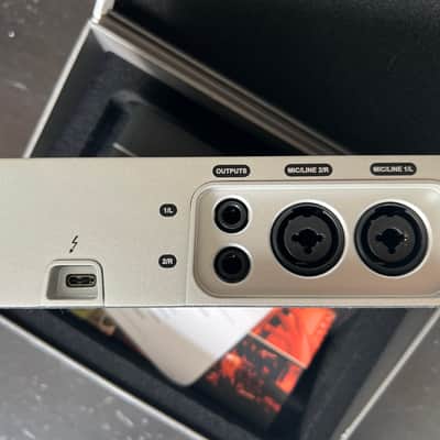 MINT Universal Audio Apollo Solo Thunderbolt 3 Audio Interface 2020 - Present - Silver image 5