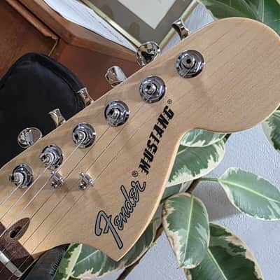 Fender American Mustang BRAND NEW 75th ANNIVERSARY Performer Vintage White 60s Kurt Cobain vibes USA Electric Guitar image 4