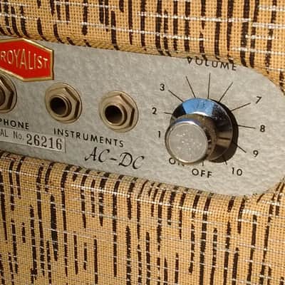 Vintage 1957 RCA Victor Royalist AC/DC Tube Combo Amplifier - Like Kay or Valco image 2