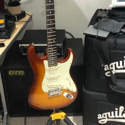 Fender American Elite Stratocaster with Rosewood Fretboard 2011 - 2015 3-Color Sunburst image 5